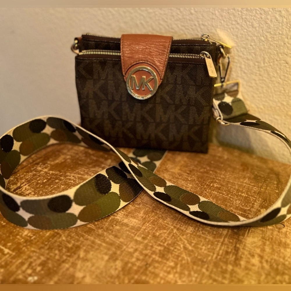 EUC Michael Kors Crossbody with Guitar Strap